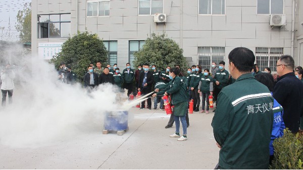 必一体育加强安全意识，全体员工进行消防演练